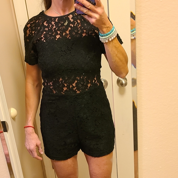 One piece short Romper - Picture 1 of 3